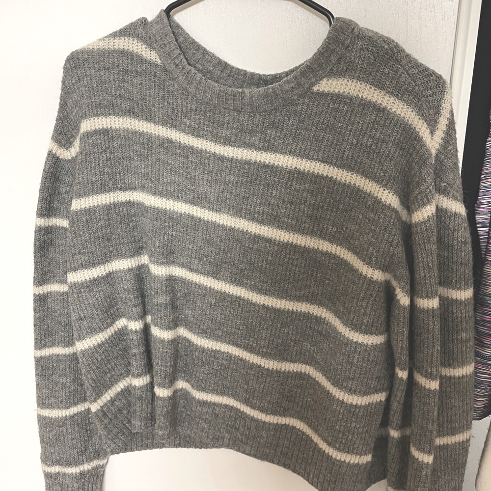 H&M Divided Sweater size S